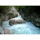 536fc48d61.1.jpg<>Soča se na začetku marsikje strmo spušča.